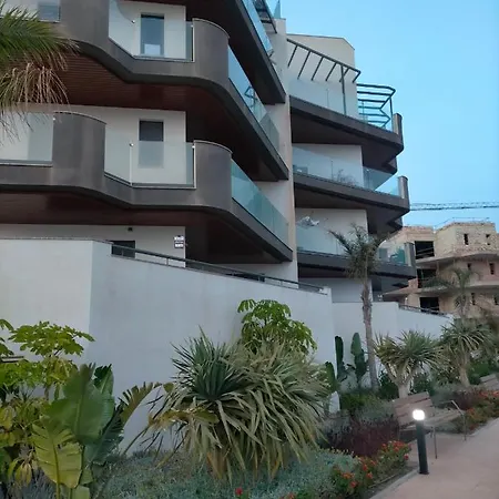 Urban Holidays Apartment *